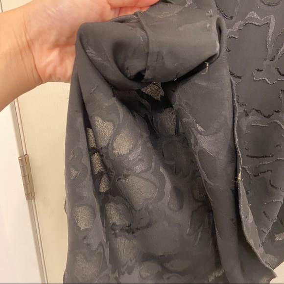 Wilfred Flowerlace Black Tanktop with beautiful zipper detail. Size Xxs. - Picture 7 of 9